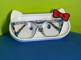 Posa lentes Kitty